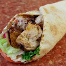 ساندويش شيش طاووق